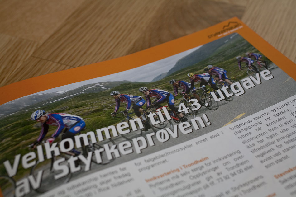 Heute im Briefkasten: På Hjul. Ein Radmagazin mit dem offiziellen Styrkeprøven Programm. Auf Seite Eins des Sonderteils, genau über der Überschrift "Willkommen zur 43. Ausgabe der Styrkeprøven", bin ich.