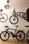 Ein erster Blick in meine "Bikestube". Fussboden, Decke, Wände und Elektrik sind neu. Die Bikes haben auch ihren Platz, aber es ist noch nicht alles fertig eingerichtet. Noch nicht.