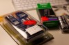Wieder mal Technikkrams bestellt, aus Hongkong via eBay. Und: ich bin begeistert. Das ganze ist Fotozeugs. Damit muss ich den Blit nicht mehr direkt auf der Kamera montieren, sondern kann den entfernt auslösen - in der Fachsprache aus "Entfesseln Blitzen" genannt. Absolut genial!