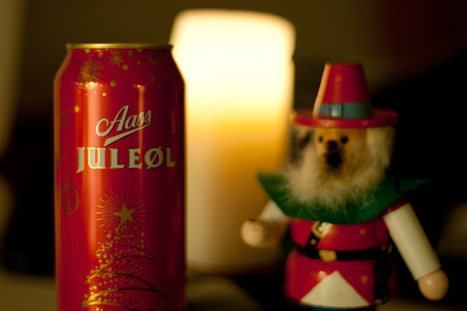 Das Juleøl, zu deutsch Weihnachtsbier, ist hier oben eine weit verbreitete Geschichte in der Adventszeit. Hab mir dann heute auch mal eins gegönnt, sogar aus ner norwegischen Brauerei. Mh. war ok - aber irgendwie doch nix besonderes.