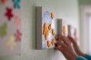 Anja beim Ausrichten ihrer Kunstwerke im Kinderzimmer. Sehr sehr schön geworden!