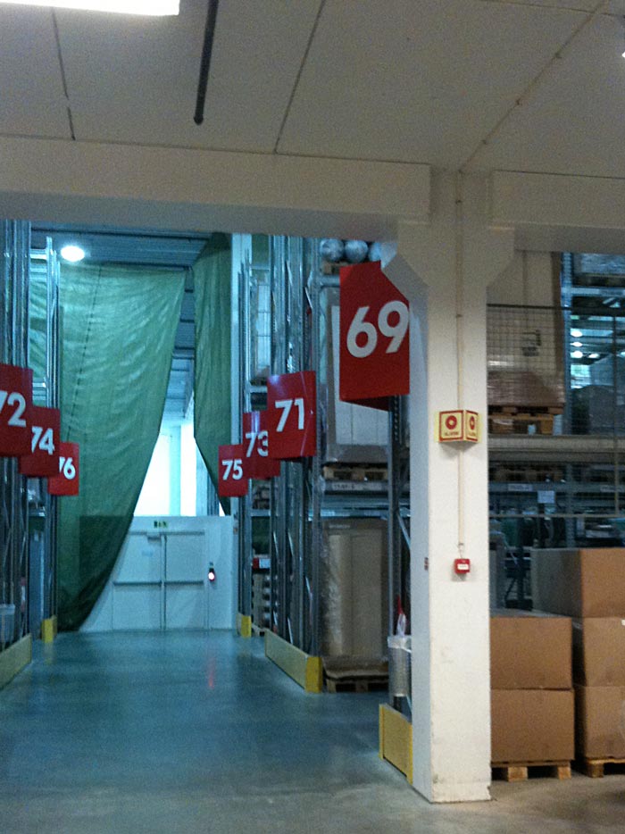 Jetzt ist beim lokalen IKEA sogar das Abhollager (wo Betten, Küchengeräte usw. usf. stehen) ein Selbstbedienungslager. Neues Gästebett gekauft und durfte mir dann im Lager die grossen Teile zusammensuchen. Dabei hab ich Lust verloren, ne Küche bei IKEA zu kaufen - das wär ich ja schon nen Tag im Lager unterwegs ... Jetzt ist beim lokalen IKEA sogar das Abhollager (wo Betten, Küchengeräte usw. usf. stehen) ein Selbstbedienungslager. Neues Gästebett gekauft und durfte mir dann im Lager die grossen Teile zusammensuchen. Dabei hab ich Lust verloren, ne Küche bei IKEA zu kaufen - das wär ich ja schon nen Tag im Lager unterwegs ...