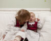 Lilly und Elli in ihren Trachten