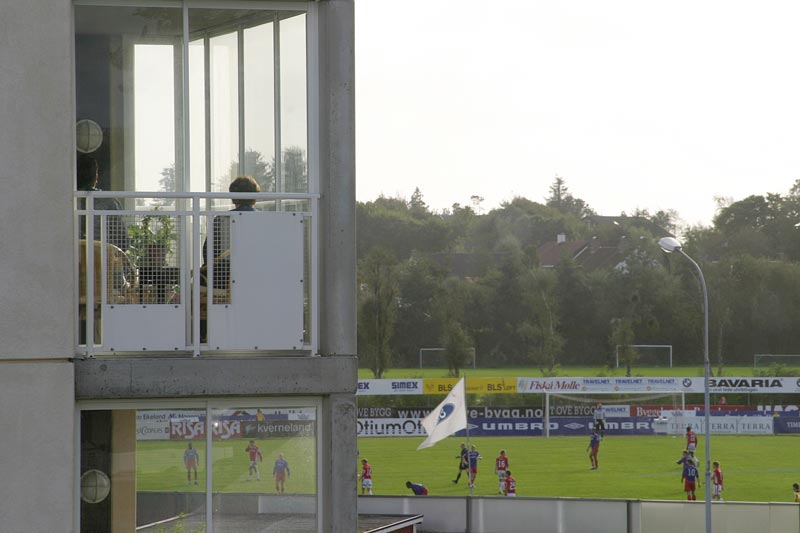 Fussball nebenan.