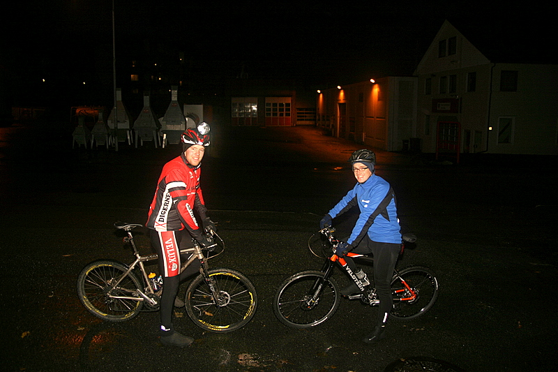 Morten und ich beim Biken.