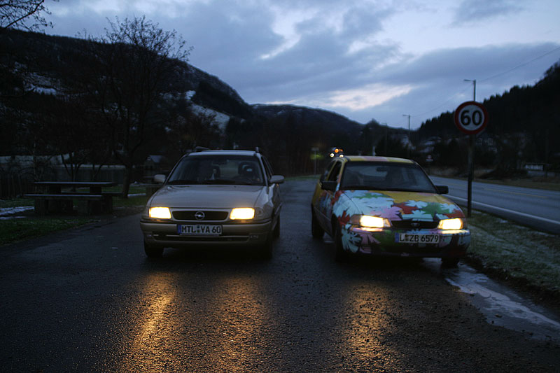 Die letzte gemeinsame Fahrt: Anjas Auto (rechts) und meins was jetzt auch Anja gehört.