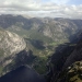 Der Ort unten ist Lysebotn, eine kleine Ortschaft am Ende des Lysefjord, die Ã¼ber eine wilde StraÃŸe zu erreichen ist.