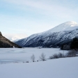 Seen und Fjorde waren teilweise immer noch gefrohren.